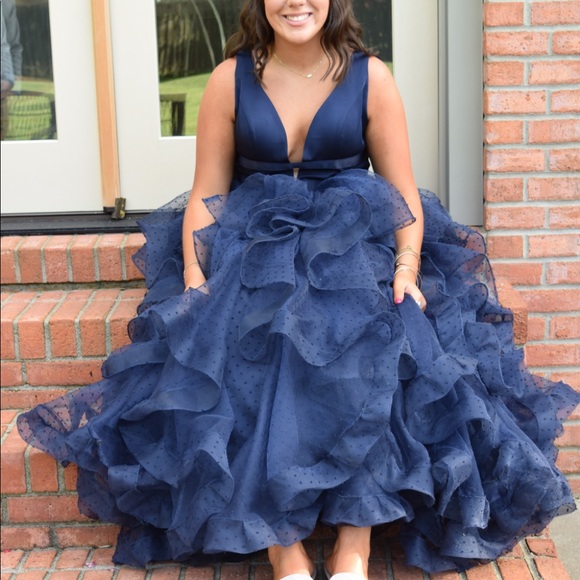 PROM DRESS - Picture 3 of 3